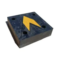 Černo-žlutý gumový reflexní doraz na rampu - délka 33 cm, šířka 33 cm, šířka 9 cm