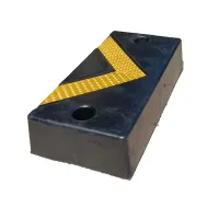 Černo-žlutý gumový reflexní doraz na rampu - délka 40 cm, šířka 20 cm, tloušťka 8,5 cm