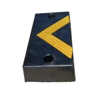 Černo-žlutý gumový reflexní doraz na rampu - délka 40 cm, šířka 20 cm, tloušťka 8,5 cm