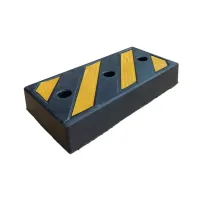 Černo-žlutý gumový reflexní doraz na rampu - délka 50 cm, šířka 25 cm, tloušťka 8,5 cm