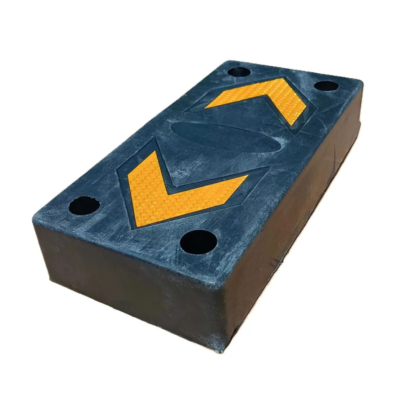 Černo-žlutý gumový reflexní doraz na rampu - délka 50 cm, šířka 25 cm, tloušťka 10 cm