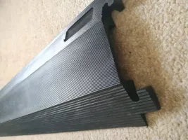 Černý gumový kabelový most - délka 100 cm, šířka 22 cm, výška 3,5 cm