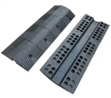 Černý gumový kabelový most - délka 100 cm, šířka 34 cm, výška 7 cm