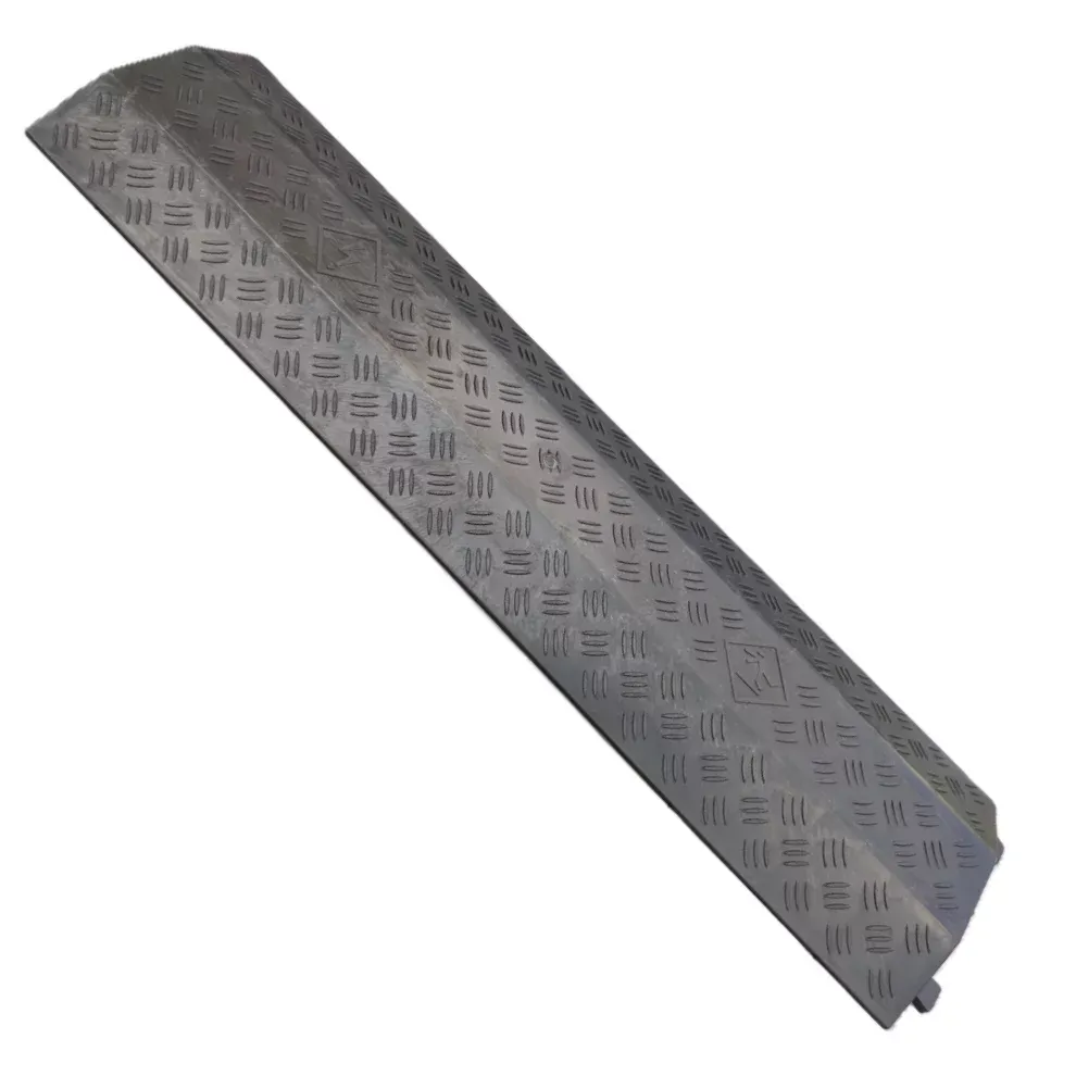 Černý plastový kabelový most - délka 95 cm, šířka 13 cm, výška 2 cm