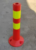 Červený plastový sloupek s reflexním pruhem - průměr 7 cm, výška 45 cm