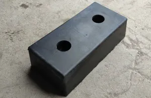 Gumový doraz na rampu - délka 50 cm, šířka 25 cm, tloušťka 14 cm