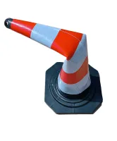 Bílo-červený plastový reflexní dopravní kužel s gumovým podstavcem - šířka 45 cm, výška 95 cm
