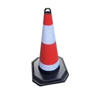Bílo-červený plastový reflexní dopravní kužel s gumovým podstavcem - šířka 40 cm, výška 71 cm
