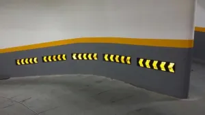 Černo-žlutá gumová reflexní ochrana zdí, stěn - délka 100 cm, šířka 20 cm, tloušťka 1 cm Černo-žlutá gumová reflexní ochrana zdí, stěn - délka 100 cm, šířka 20 cm, tloušťka 1 cm