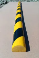 Černo-žlutá pěnová ochrana zdí, stěn - délka 100 cm, šířka 4 cm, tloušťka 3 cm