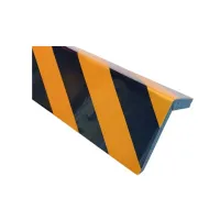 Černo-žlutá pěnová ochrana rohů zdí, stěn - délka 44 cm, šířka 12,5 x 12,5 cm, tloušťka 2 cm