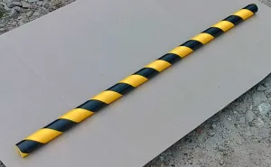 Černo-žlutá pěnová ochrana rohů zdí, stěn (U-profil) - průměr 5 cm, délka 100 cm