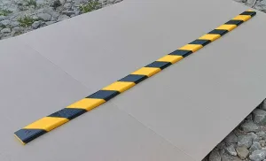 Černo-žlutá pěnová ochrana zdí, stěn - délka 100 cm, šířka 4 cm, tloušťka 1,1 cm