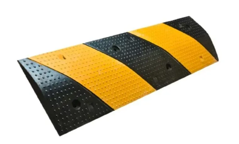 Černo-žlutý plastový průběžný zpomalovací práh - délka 30 cm, šířka 100 cm, výška 5 cm