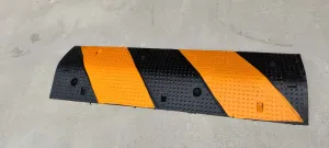 Černo-žlutý plastový průběžný zpomalovací práh - délka 30 cm, šířka 100 cm, výška 5 cm