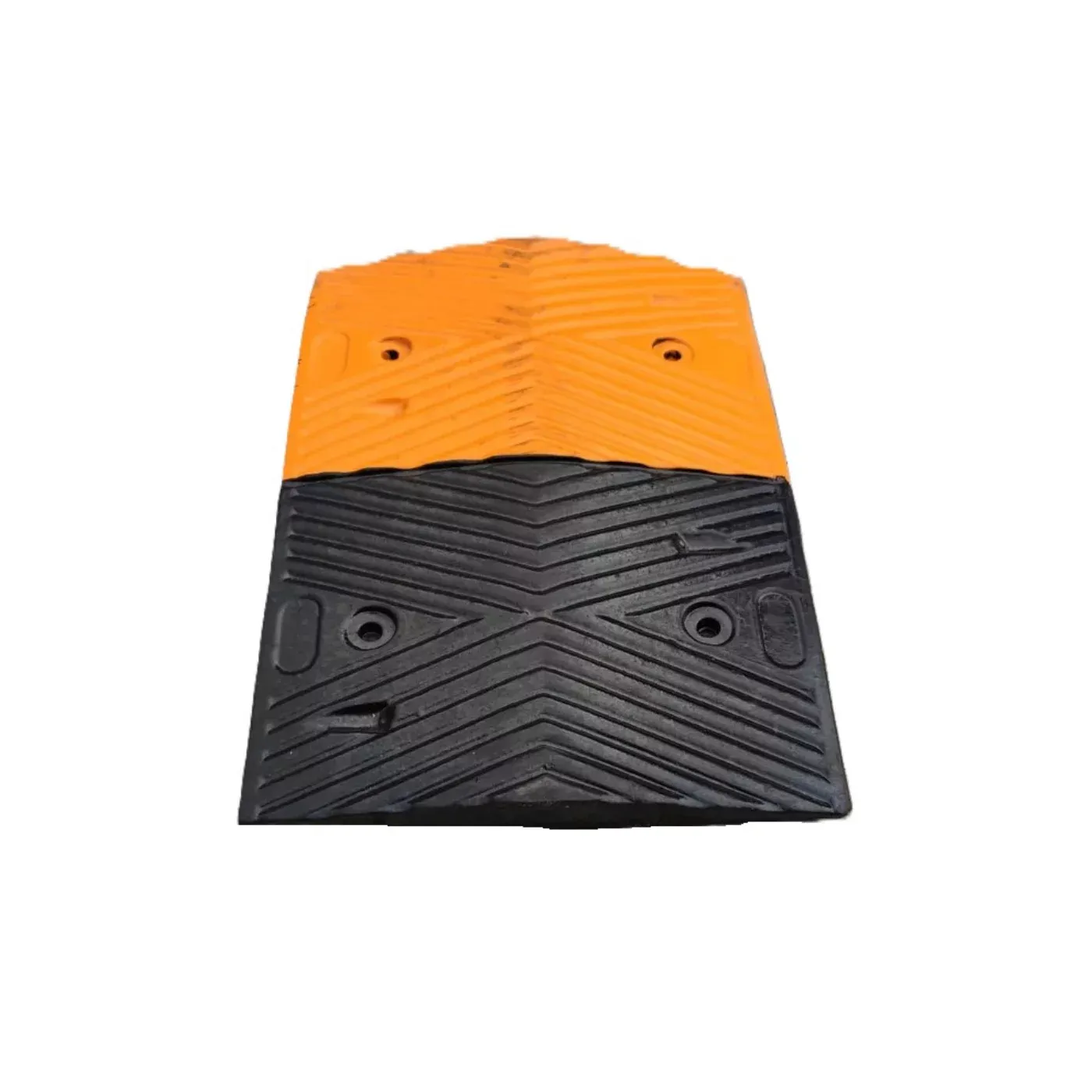 Černo-žlutý plastový průběžný zpomalovací práh - délka 33 cm, šířka 50 cm, výška 4 cm