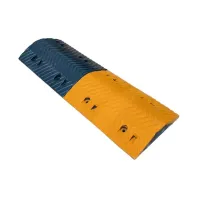 Černo-žlutý plastový průběžný zpomalovací práh - délka 34 cm, šířka 100 cm, výška 7,5 cm