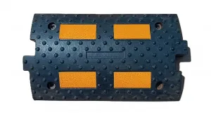 Černo-žlutý plastový průběžný zpomalovací práh - délka 50 cm, šířka 30 cm, výška 5 cm