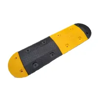 Černo-žlutý plastový průběžný zpomalovací práh (sada) - délka 36 cm, šířka 240 cm, výška 4 cm