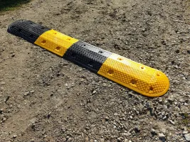 Černý plastový koncový zpomalovací práh SB80 - délka 36 cm, šířka 20 cm, výška 4 cm