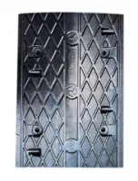 Černý plastový průběžný zpomalovací práh SB90 - délka 33 cm, šířka 50 cm, výška 4 cm