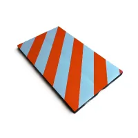 Červeno-bílá pěnová ochrana rohů zdí, stěn - délka 44 cm, šířka 12,5 x 12,5 cm, tloušťka 2 cm