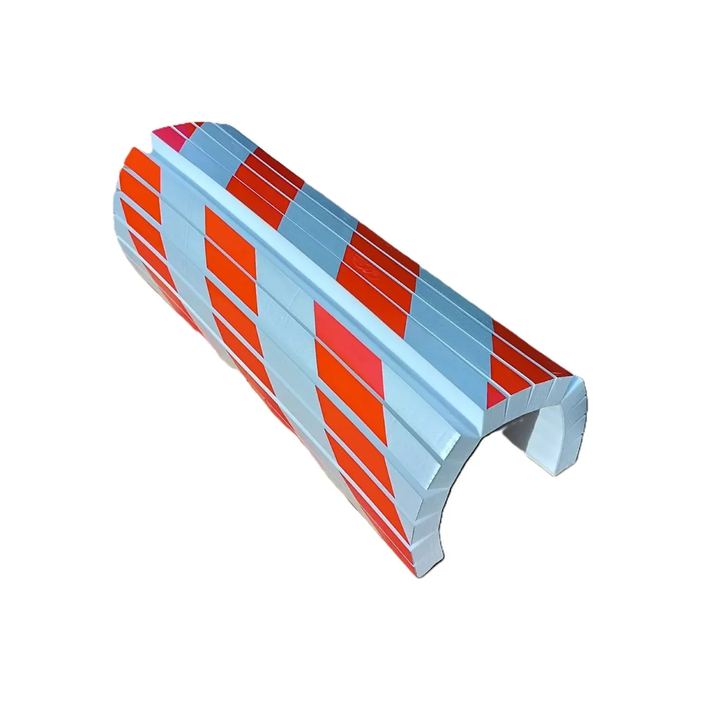 Červeno-bílá pěnová ochrana sloupů - délka 40 cm, šířka 25 cm, tloušťka 2 cm