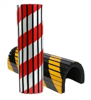 Červeno-bílá pěnová ochrana sloupů - délka 44 cm, šířka 25 cm, tloušťka 2 cm