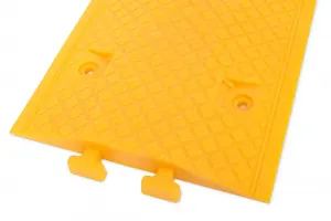 Žlutý plastový průběžný zpomalovací práh SB80 - délka 36 cm, šířka 50 cm, výška 4 cm