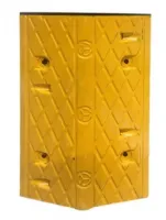 Žlutý plastový průběžný zpomalovací práh SB90 - délka 33 cm, šířka 50 cm, výška 4 cm