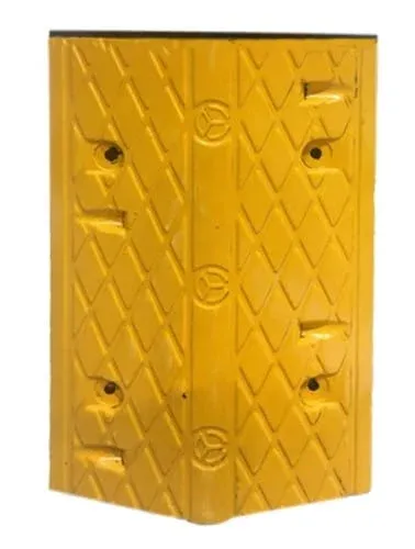 Žlutý plastový průběžný zpomalovací práh SB90 - délka 33 cm, šířka 50 cm, výška 4 cm