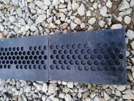 Žlutý plastový průběžný zpomalovací práh SB90 - délka 33 cm, šířka 50 cm, výška 4 cm