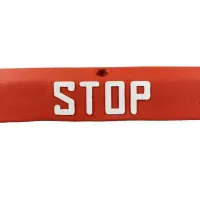 Červený plastový parkovací doraz FLOMA STOP - délka 90 cm, šířka 20 cm, výška 6,5 cm