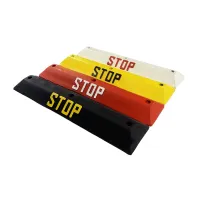 Červený plastový parkovací doraz FLOMA STOP - délka 90 cm, šířka 20 cm, výška 6,5 cm