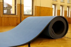 Modrý gymnastický koberec bez lamel FLOMA NoSlits - délka 600 cm, šířka 200 cm, výška 2,5 cm
