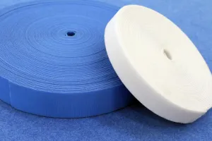 Modrý gymnastický koberec s lamelami FLOMA Slits - délka 600 cm, šířka 200 cm, výška 4,5 cm