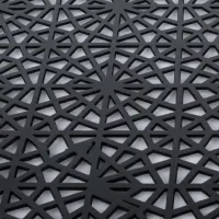 Černá plastová děrovaná terasová dlažba - délka 39,7 cm, šířka 39,7 cm, výška 1 cm