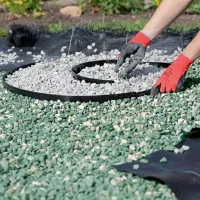 Černý plastový zahradní obrubník - délka 480 cm, šířka 8,4 cm, výška 4,5 cm