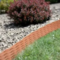 Hnědý plastový zahradní obrubník GC85 - délka 390 cm, výška 18,6 cm