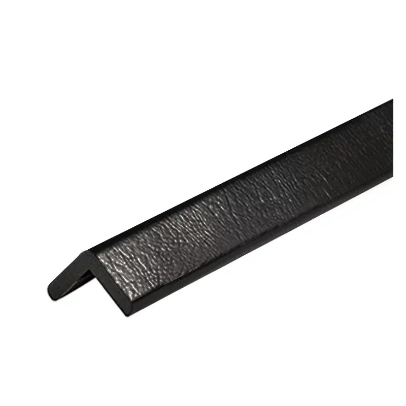 Černá pěnová ochrana rohů zdí, stěn Typ H - délka 100 cm, šířka 4,7 x 4,7 cm, tloušťka 1,2 cm