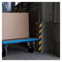 Černo-žlutá pěnová magnetická ochrana rohů zdí, stěn typ E - délka 100 cm, šířka 2,6 x 2,6 cm, tloušťka 0,7 cm