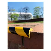 Černo-žlutá pěnová ochrana rohů zdí, stěn "typ A" - průměr 4 cm, délka 100 cm