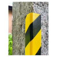 Černo-žlutá pěnová ochrana rohů zdí, stěn Typ H - délka 100 cm, šířka 4,7 x 4,7 cm, tloušťka 1,2 cm