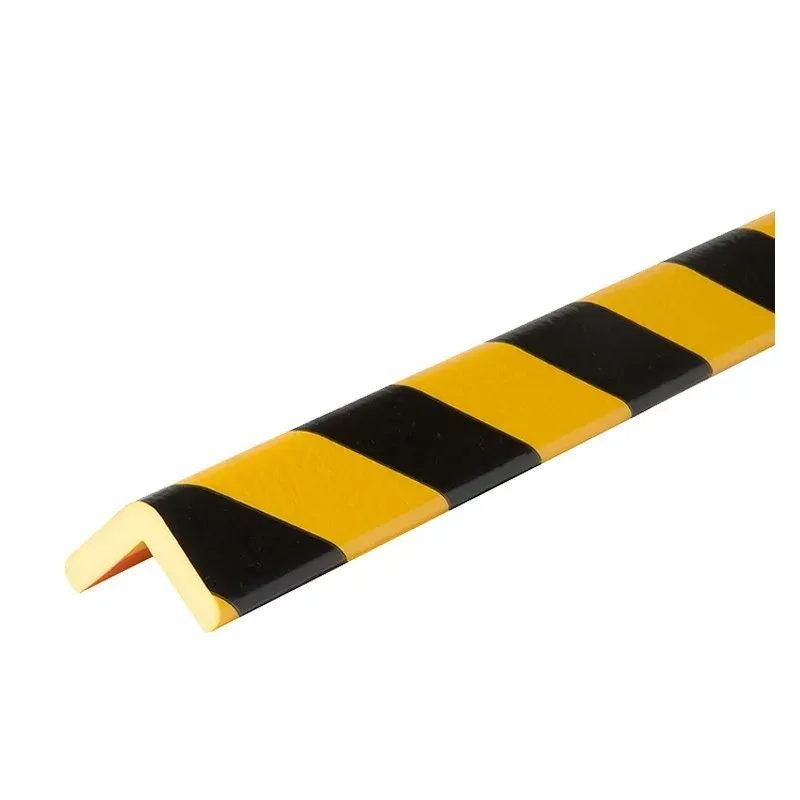 Černo-žlutá pěnová ochrana rohů zdí, stěn Typ H - délka 100 cm, šířka 4,7 x 4,7 cm, tloušťka 1,2 cm
