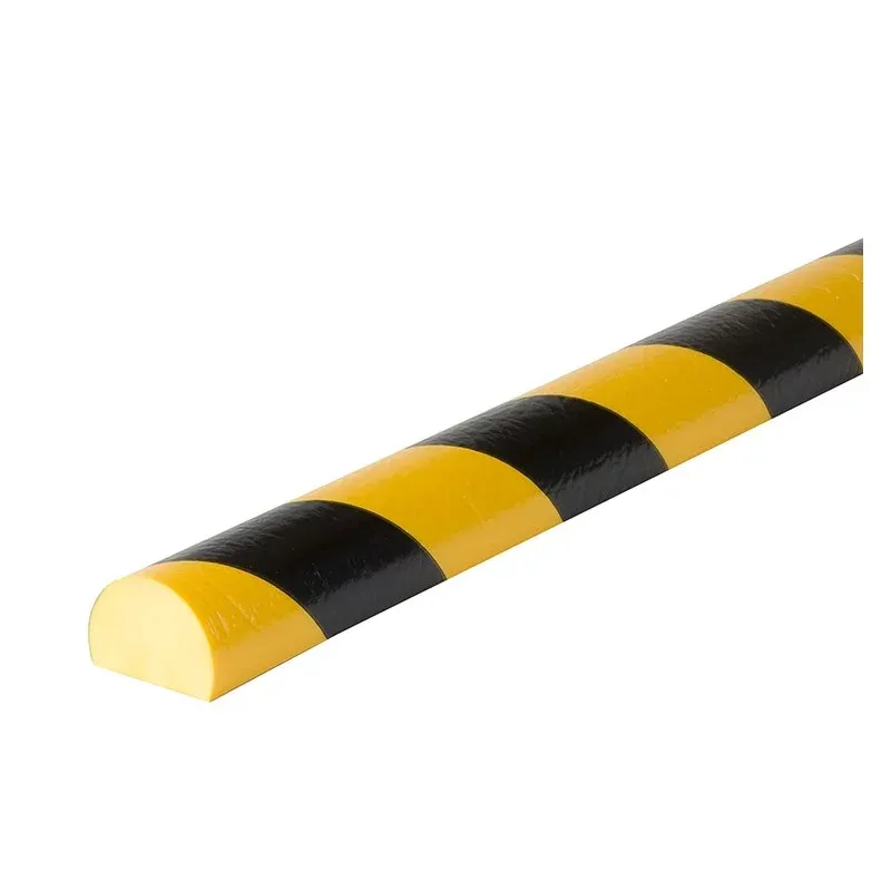 Černo-žlutá pěnová reflexní ochrana zdí, stěn "typ C" - délka 100 cm, šířka 4 cm, výška 3 cm