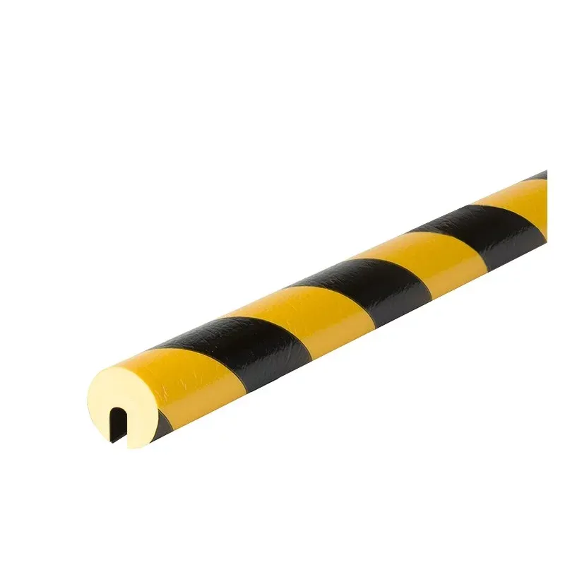 Černo-žlutá pěnová reflexní ochrana rohů zdí, stěn typ O - průměr 4 cm, délka 100 cm