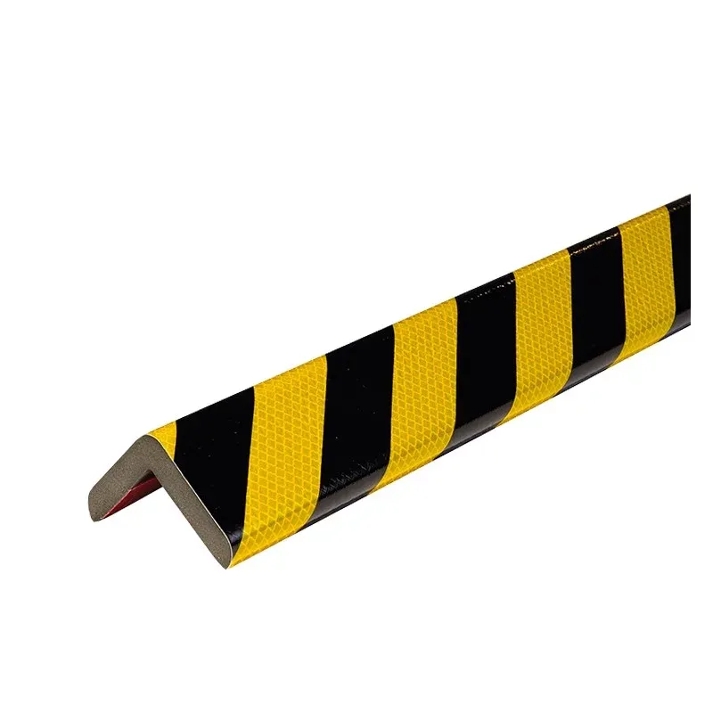 Černo-žlutá pěnová reflexní ochrana rohů zdí, stěn typ H+ - délka 100 cm, šířka 6,3 x 6,3 cm, tloušťka 1,4 cm