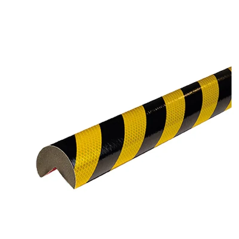 Černo-žlutá pěnová reflexní ochrana rohů zdí, stěn typ A+ - průměr 6 cm, délka 100 cm