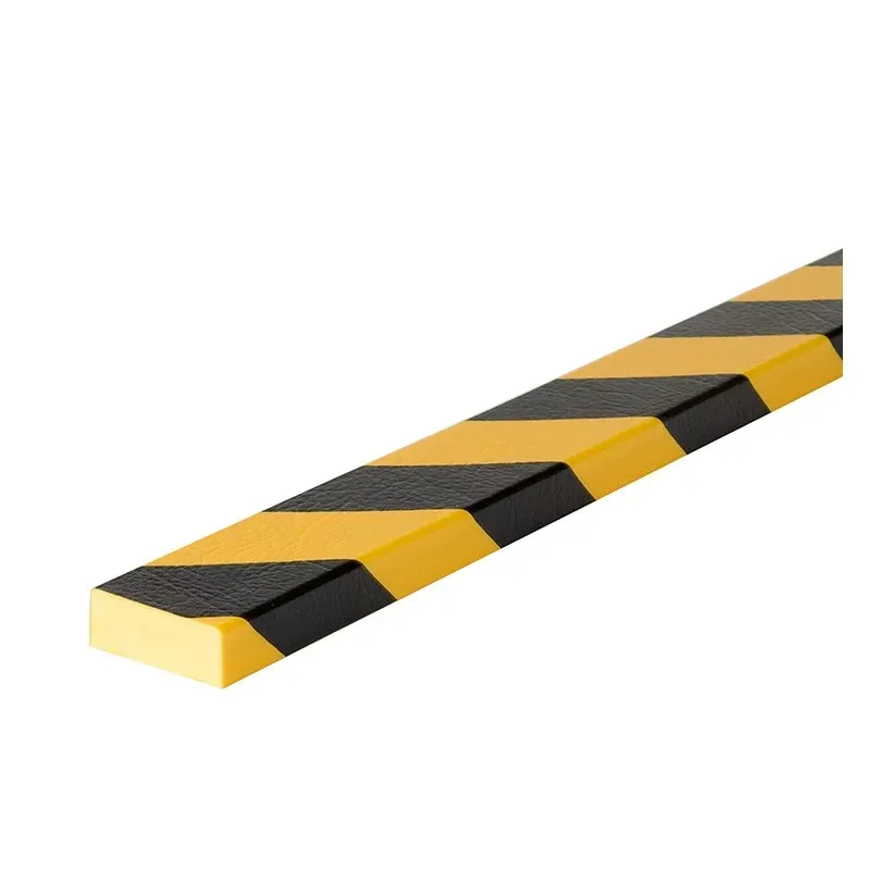 Černo-žlutá pěnová reflexní ochrana zdí, stěn "typ D" - délka 100 cm, šířka 5 cm, výška 2 cm