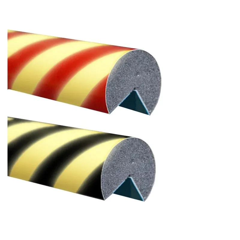 Černo-žlutá pěnová výstražná fotoluminiscenční ochrana rohů zdí, stěn typ AC - průměr 4,5 cm, délka 100 cm